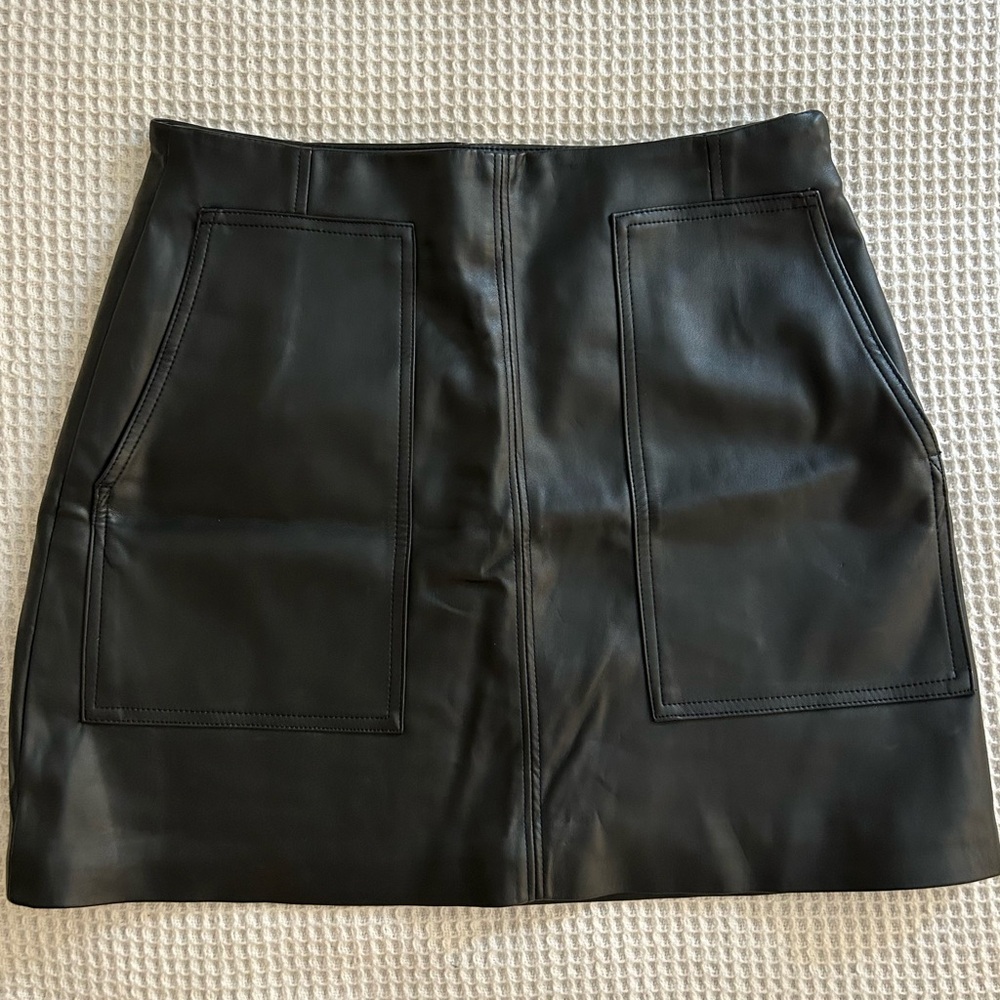 H&M Black Mini Skirt
